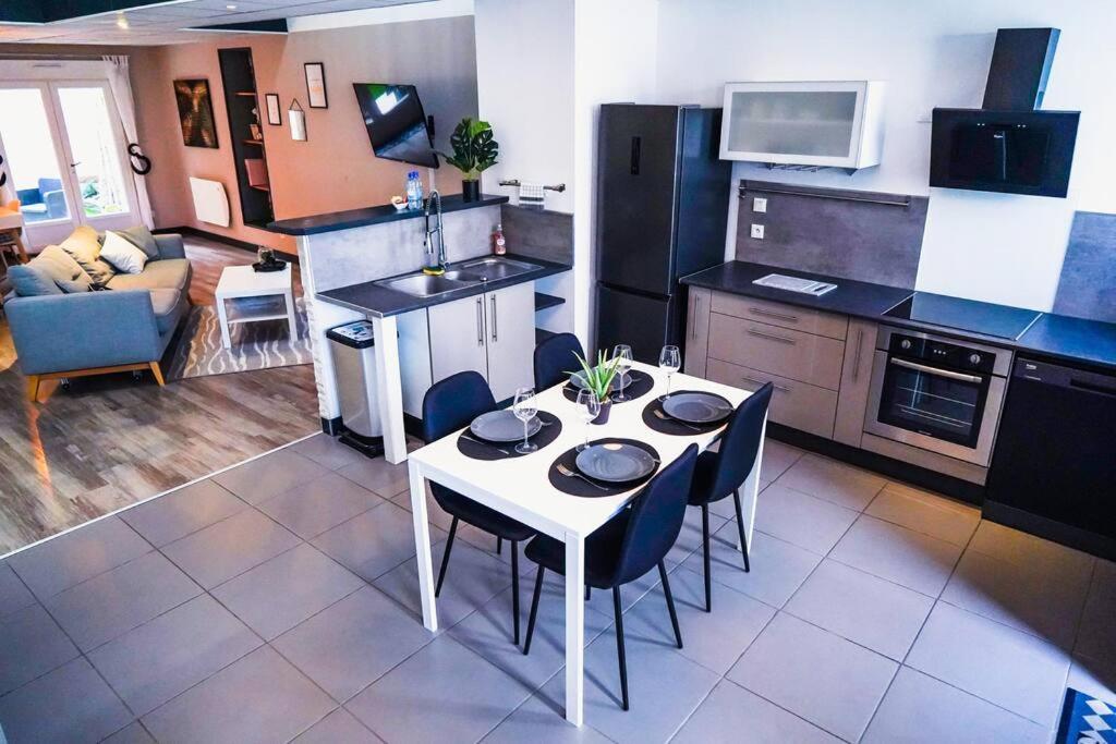 Le Loft • Spacieux • Fibre • Cour Exterieure *